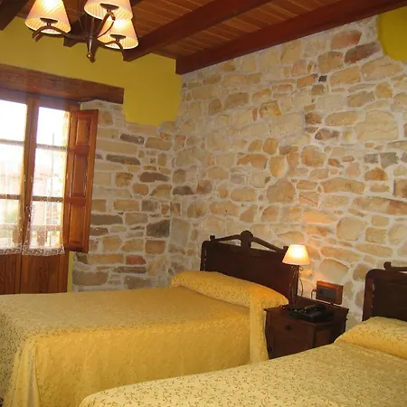 Casona De Tresali فندق