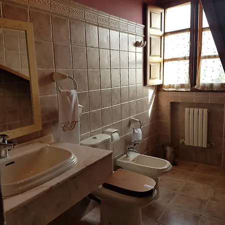 فندق Casona De Tresali 3*