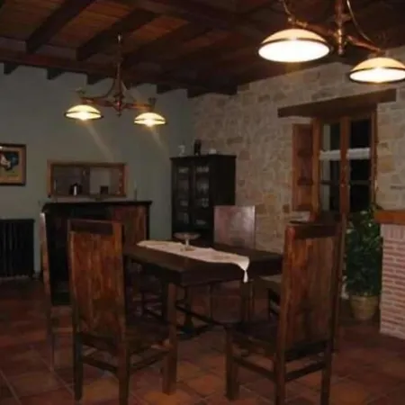 فندق Casona De Tresali 3*